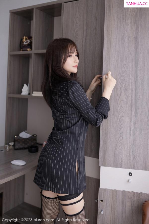 鱼子酱fish  [XiuRen]高清写真图 2023.04.28 No.6664 鱼子酱Fish 黑色美腿第20张图片